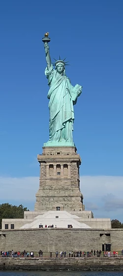 250px-Lady_Liberty_under_a_blue_sky_(cropped)